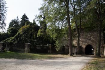 První brána z prostoru předhradí ( © Iva Spurná 27.9.2009)