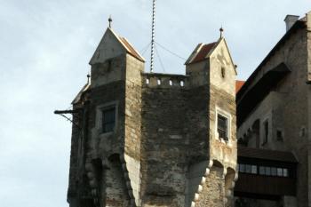 Dominanta hradu – šíjová věž zvaná také Věž čtyř ročních období ( © Iva Spurná 27.9.2009)