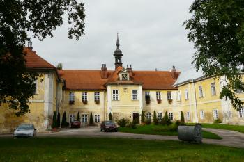 průčelí (© Alena Volná, 10/2011)
