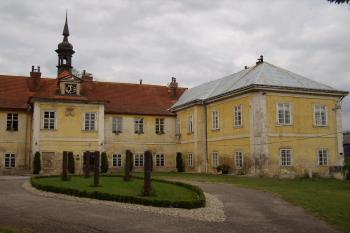 hlavní průčelí (© Petr Pospíšil, 06/2014)