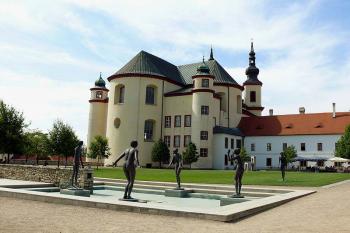 Pohled ze zahrady (© Jiří Cukr, 05/2011)