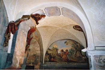 Nástěnné malby v márnici mezi kostelem a klášterem (© Daniela Fantová, 06/2006)