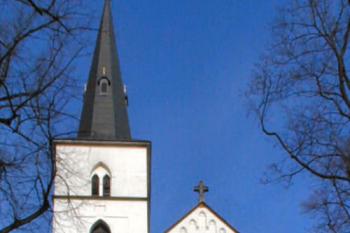 vstupní průčelí klášterního kostela ( © Pavel Zany Komárek 1. 4. 2001)