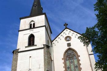 Průčelí kostela (© Jiří Cukr, 05/2011)