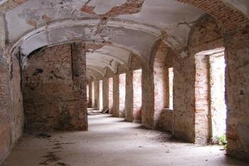 současný stav interiéru přízemí budov předzámčí ( © Jan P. Štěpánek 11/2007)