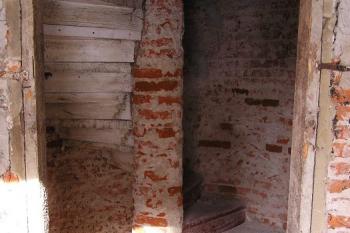točité schodiště do podkroví přízemních  budov předzámčí ( © Jan P. Štěpánek 11/2007)
