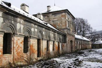 nádvorní fronta budov předzámčí ( © Jan P. Štěpánek 11/2007)