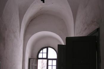 klenutá chodba v patře panské budovy předzámčí ( © Jan P. Štěpánek 11/2007)