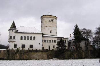 hrad v Budatíně od jihu, od řeky Váh ( © Jan P. Štěpánek 11/2007)