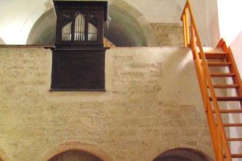 Interiér_tribuna kostela (© Alena Š. 07/2004)