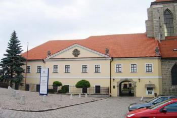 Bývalý vchod do sedleckého kláštera ( © Pavel Vítek 05/2007)