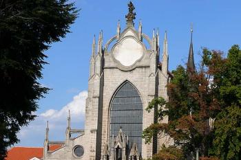 Průčelí kostela od západu (© Jiří Cukr, 07/2010)