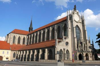 Pohled na klášterní kostel od severozápadu (© Jiří Cukr, 07/2010)