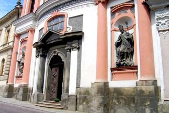 Průčelí kostela ( © Pavel Vítek 06/2007)