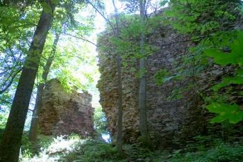 Pohled na pobořenou část věže (2002 ©Václav Hodek)