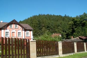 Vrch, na kterém stojí hrad (2002 ©Václav Hodek)