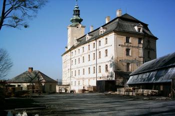 Celkový pohled na zadní část tzv. horního zámku ( © Miroslav BITTER 2005)