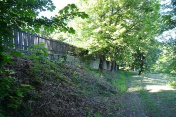 Východní zeď zámecké zahrady (© Jaroslav Šefčík, 06/2009)