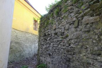 Jižní (řemeslnická) fortna dolního zámku (© Jaroslav Šefčík, 06/2009)