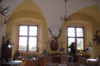 myslivecký salonek který založil místní kněz z Polska (© Jaromír Schoffer, 08/2010)