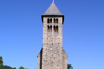 Čelo kostela ( © Roman Řezáč 07/2004)
