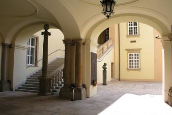 Vstupní klenba ( © Roman Řezáč 07/2004)