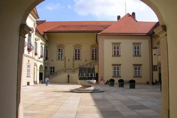 Nádvoří radnice ( © Roman Řezáč 07/2004)