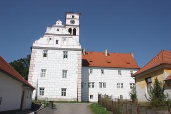 Zámek od jihu ( © Ivan Grisa 08/2011)