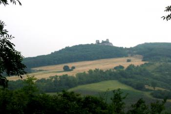 Pohled na Sirotčí hrádek ( © Jiří Čížek 07/2004)