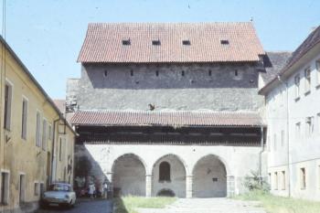 Nádvoří ( © Ivan Grisa 08/1985)
