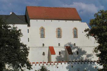 pohled od řeky ( © Pavel Zany Komárek 15/8/2004)