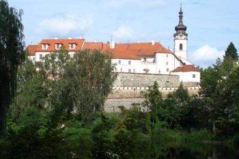Pohled přes řeku z ostrova na Otavě ( © iV 12.8.2007)