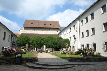 nádvoří ( © Milan Caha 05/2009)