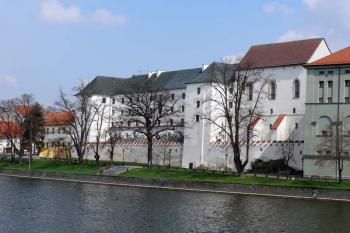 Celkový pohled přes Otavu (© Jiří Cukr, 04/2010)