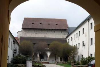 Nádvoří hradu (© Jiří Cukr, 04/2010)