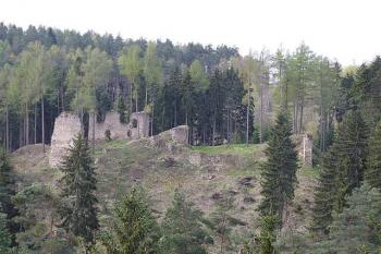celkový pohled na hrad (© zdeněk komínek, 05/2006)
