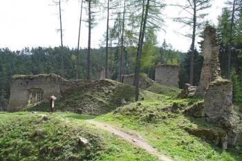 pohled od první brány (© zdeněk komínek, 05/2006)