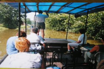 Příjezd ke komoře Vnorovy (© Rostislav Nebola 8/2002)