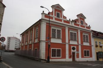 Hlavní průčelí děkanství ( © Ivan Grisa 10/2009)