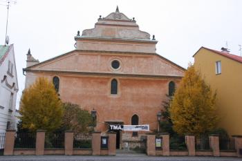 Hlavní (severozápadní) průčelí ( © Ivan Grisa 10/2009)