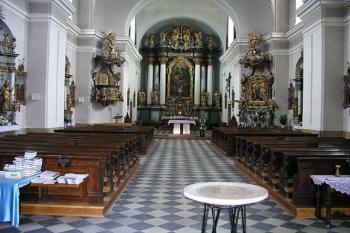 Interiér kostela ( © Roman Řezáč 08/2004)