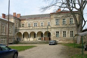 sev. část nádvoří (© D Dohňanský,03/2014)