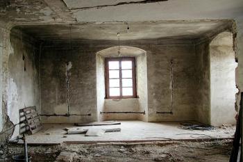 interiér 1. patra východního křídla ( © Pavel Zany Komárek 14/8/2004)