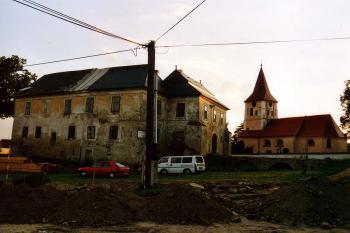 Zámek před rekonstrukcí (od severovýchodu) (© Jiří Cukr, 07/2000)