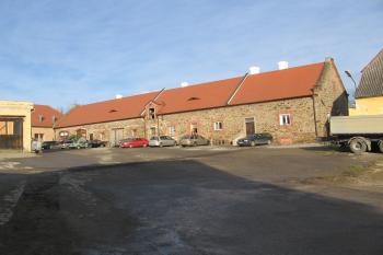 hospodářské křídlo na východě 2. zámeckého nádvoří (© Jaroslav Špiroch 12/2020)