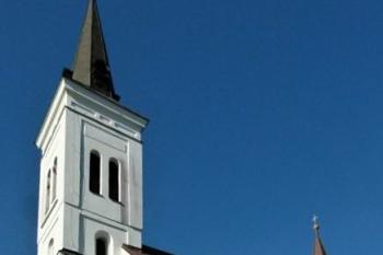 část kostela se starší kaplí při boku (© Jan P. Štěpánek 10/2012)