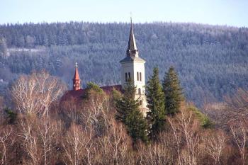 Pohled na kostel na Borové od západu (© Jan P. Štěpánek, 12/2006)
