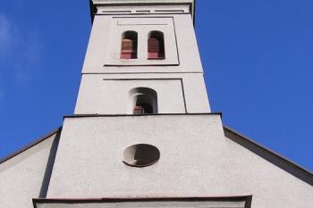 Průčelní věž kostela (© Jan P. Štěpánek, 12/2006)