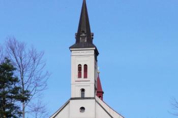 kostel sv. Ignáce ze silnice k Lysé hoře ( © Jan P. Štěpánek 04/2008)