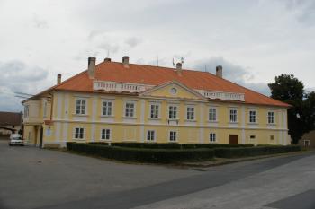 Zámek v Tetíně (© Jiří Špaček, 08/2012)